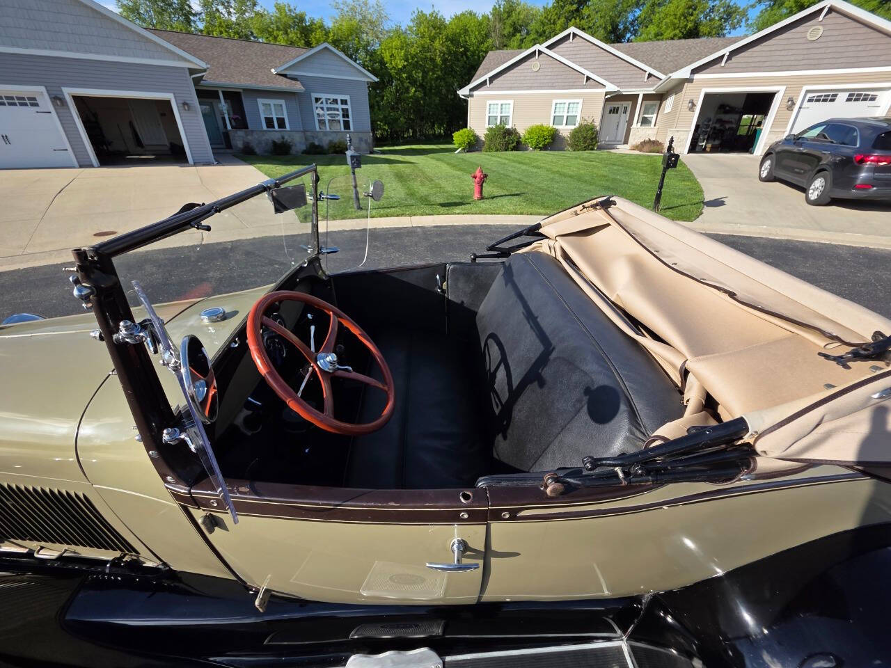 1928 Ford Roadster 32