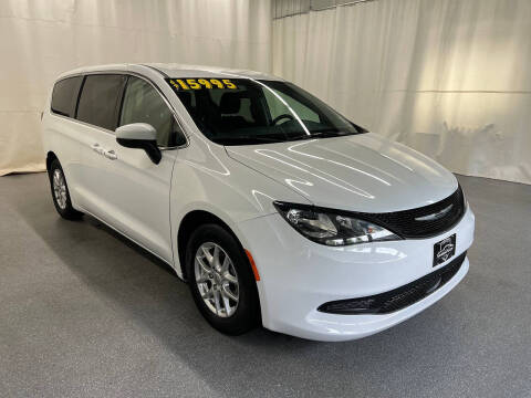 2022 Chrysler Voyager LX