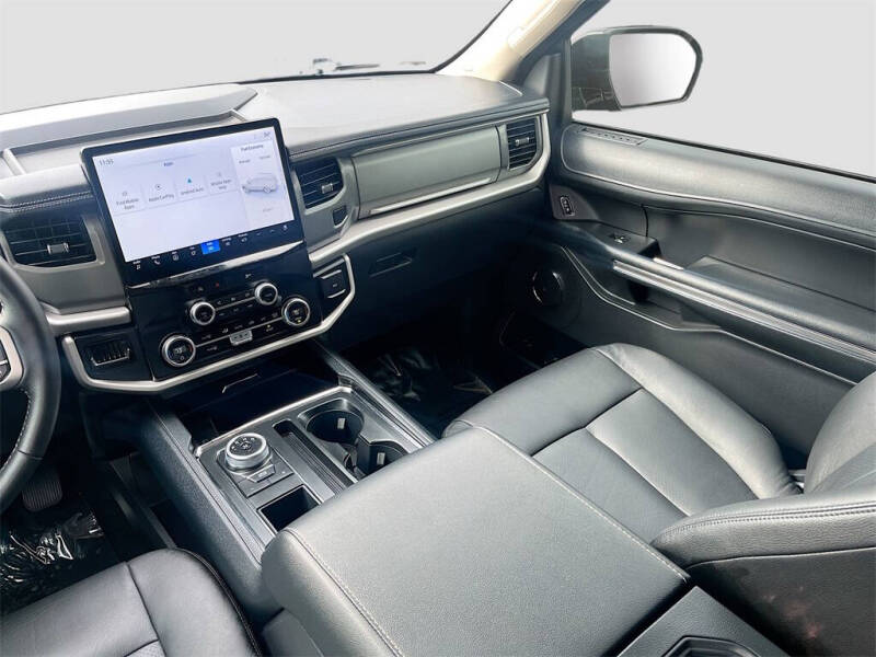 2023 Ford Expedition XLT