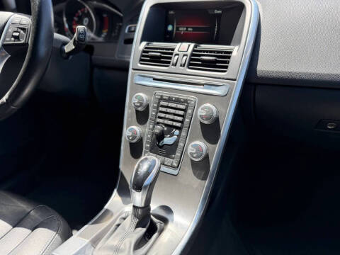 2016 Volvo XC60 T5 Drive-E Platinum