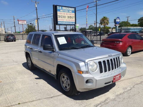 2010 Jeep Patriot for sale at S.A. BROADWAY MOTORS INC in San Antonio TX