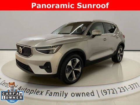 2025 Volvo XC40 B5 Plus Bright Theme