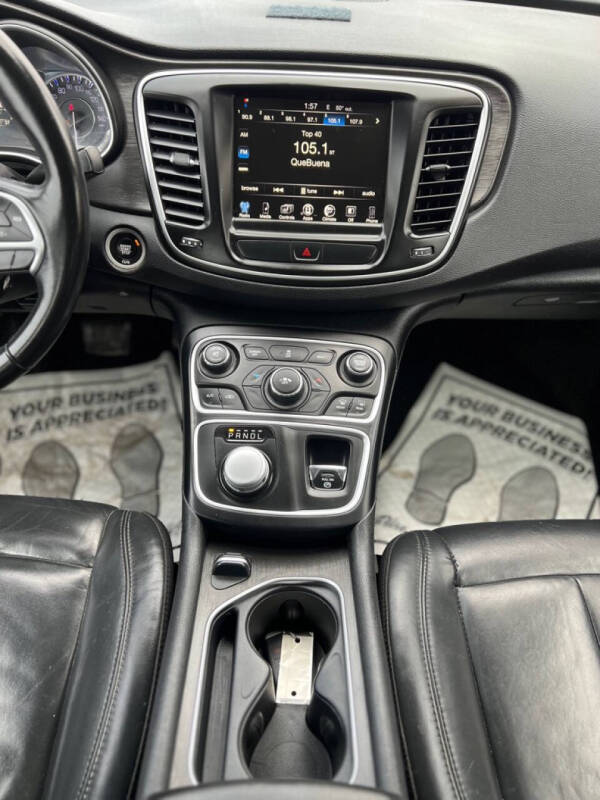 2017 Chrysler 200 Limited