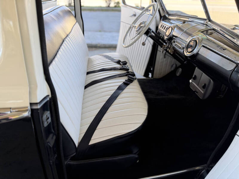 1948 Ford Super Deluxe
