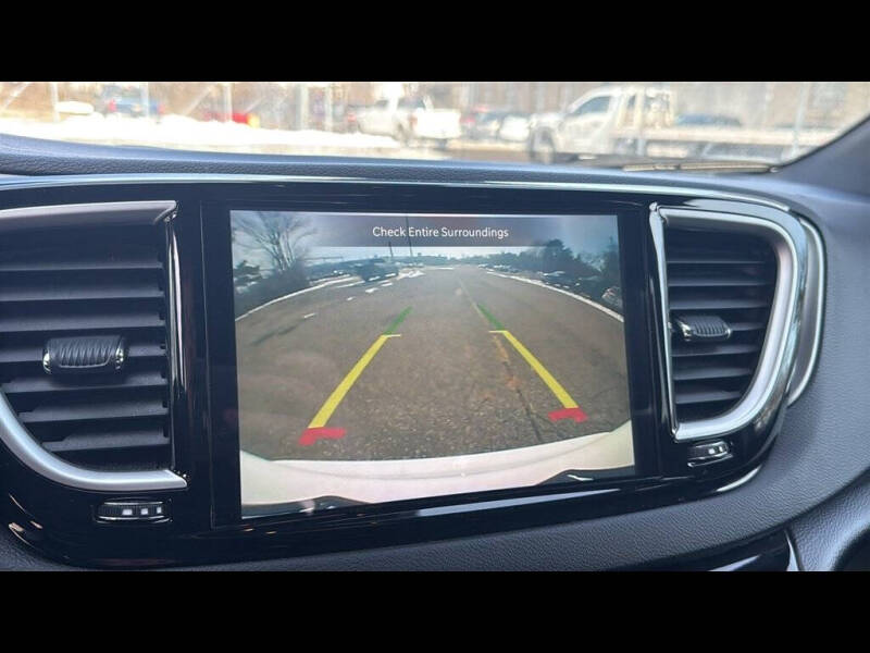 2025 Chrysler Pacifica Select