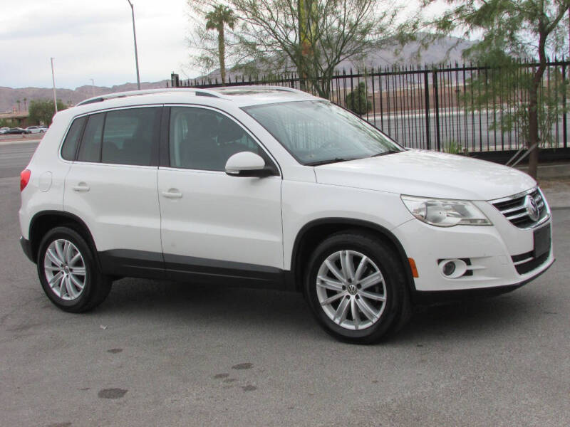 2011 Volkswagen Tiguan SE photo 2