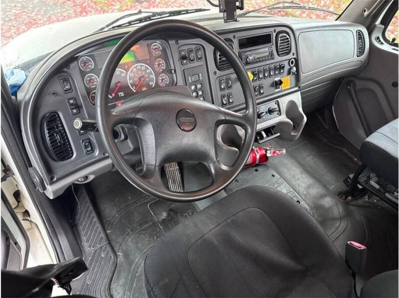 2017 Freightliner M2 106