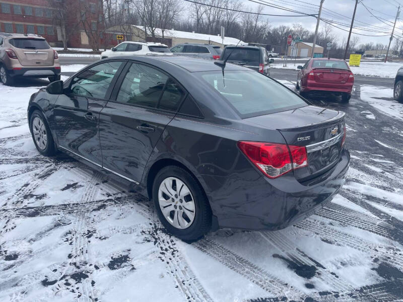 2013 Chevrolet Cruze LS photo 4