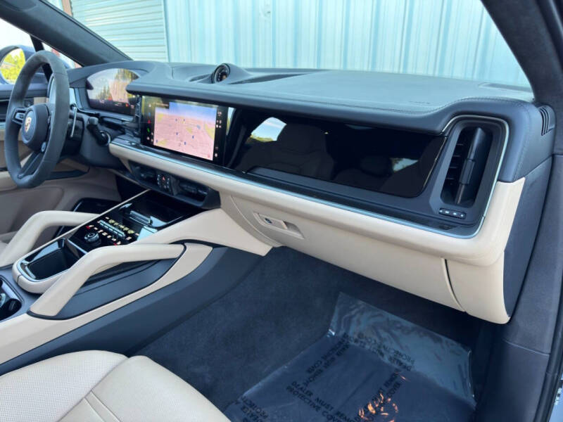 2024 Porsche Cayenne Turbo E-Hybrid Coupe