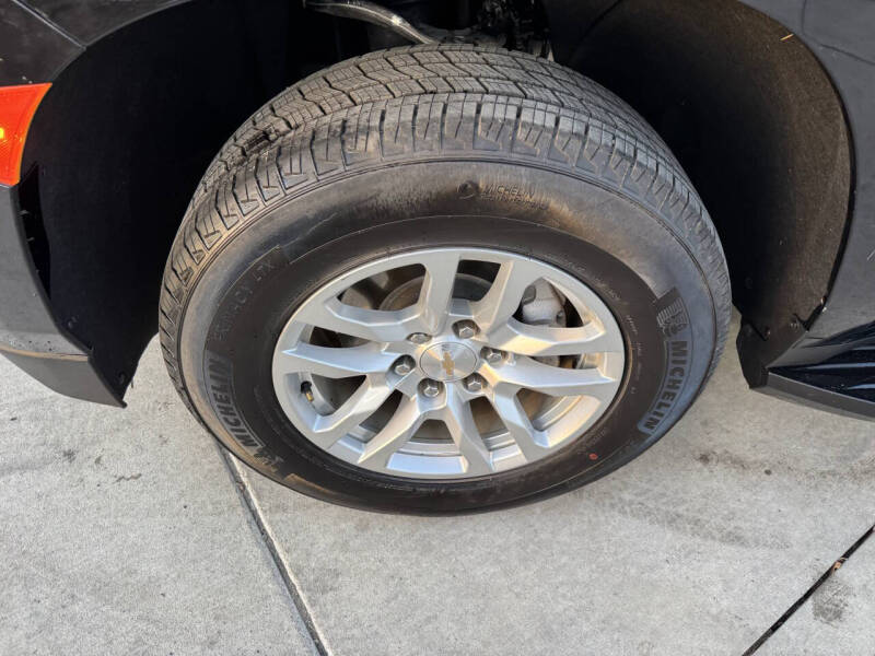 2023 Chevrolet Suburban LT