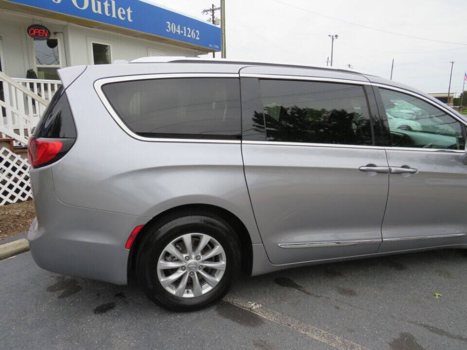 2018 Chrysler Pacifica for sale at Colbert's Auto Outlet in Hickory, NC