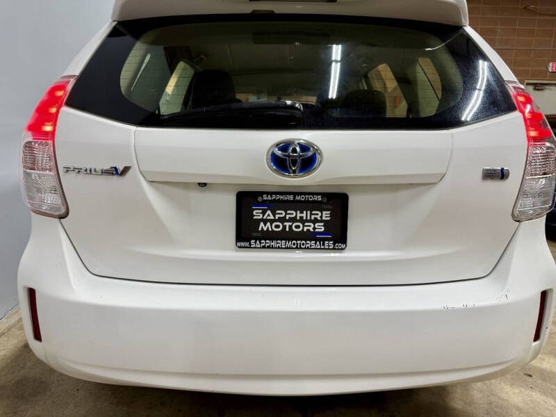 2015 Toyota Prius v Three