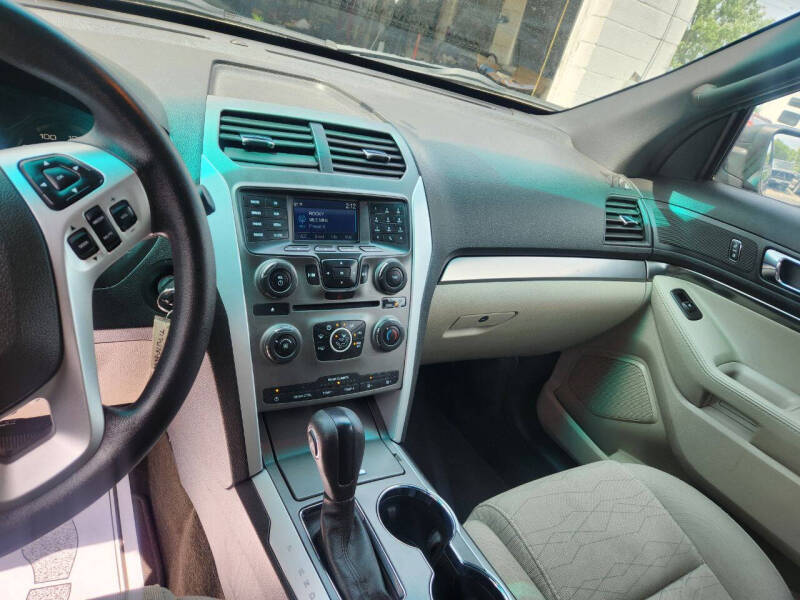 2015 Ford Explorer Base - Photo 16