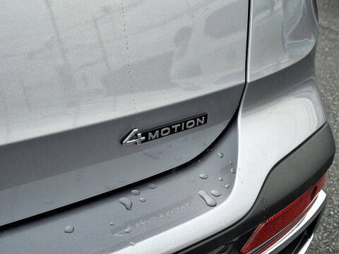 2025 Volkswagen Taos SE 4Motion