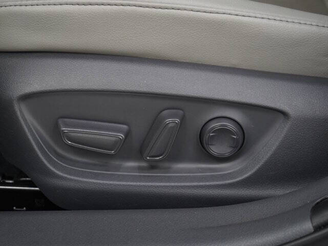 2021 Toyota Camry Hybrid XLE