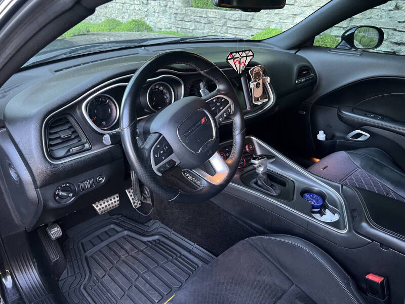 2016 Dodge Challenger 392 HEMI Scat Pack Shaker