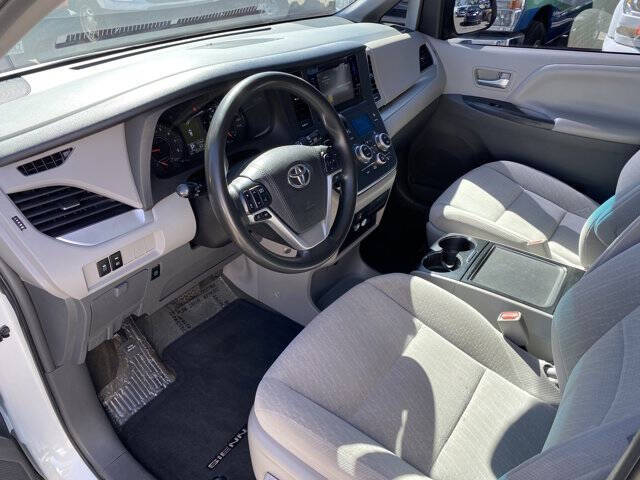 2017 Toyota Sienna LE 7-Passenger Auto Access Seat