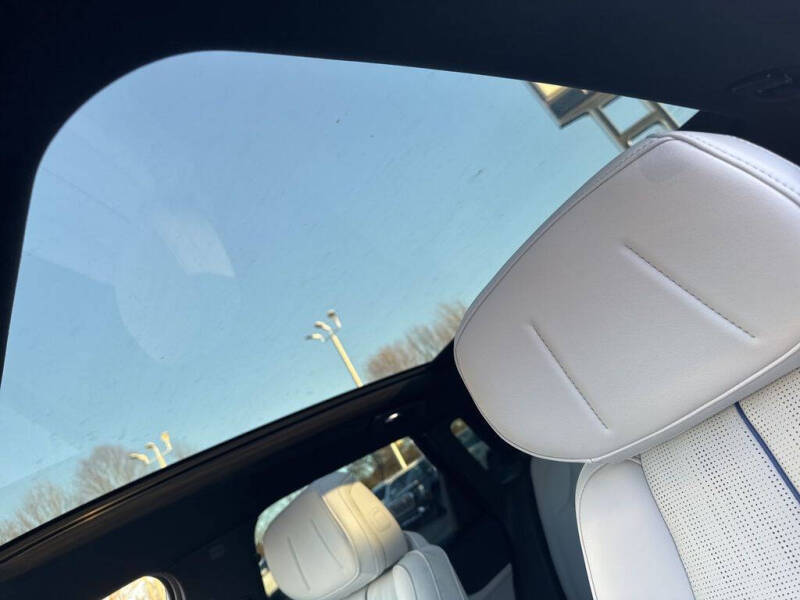 2024 Cadillac LYRIQ Luxury 1