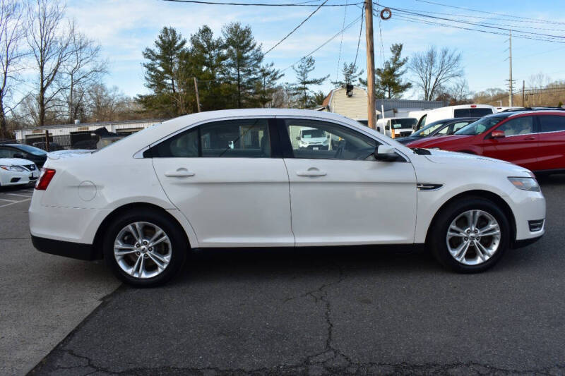 2014 Ford Taurus SEL photo 9