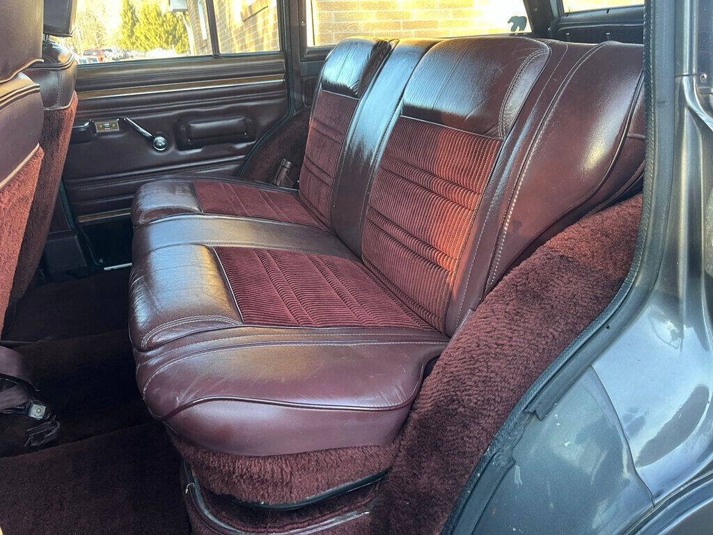 1989 Jeep Grand Wagoneer 73