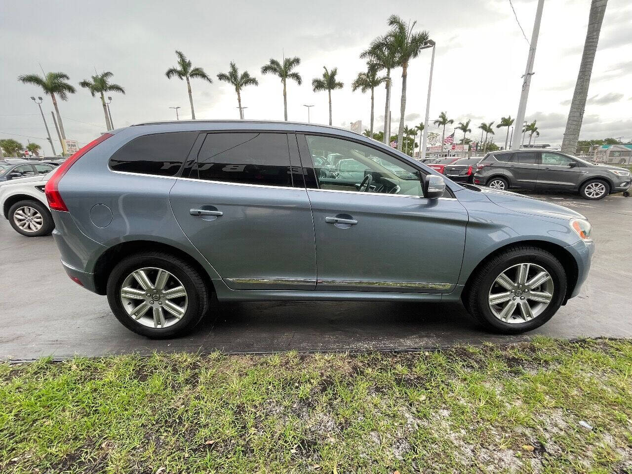 2017 VOLVO XC60 SUV / Crossover - $16,900