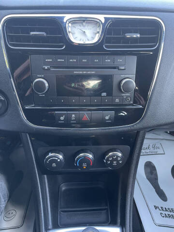 2013 Chrysler 200 LX