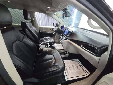 2017 Chrysler Pacifica Touring-L