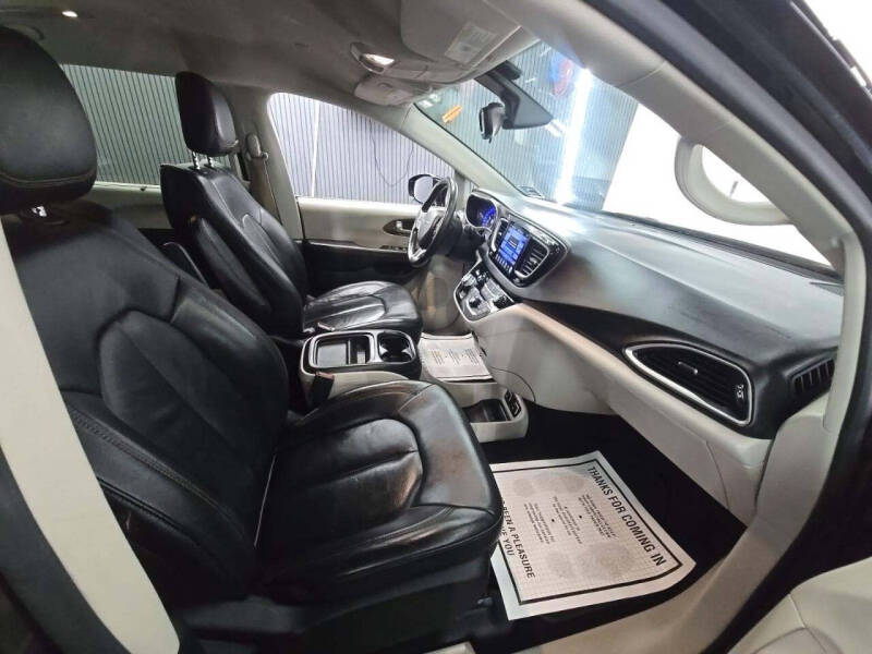 2017 Chrysler Pacifica Touring-L