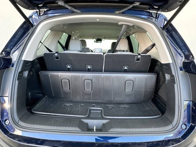 2023 Honda Pilot EX-L w/Rear Captain's Chairs