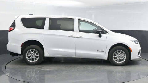 2024 Chrysler Pacifica Touring