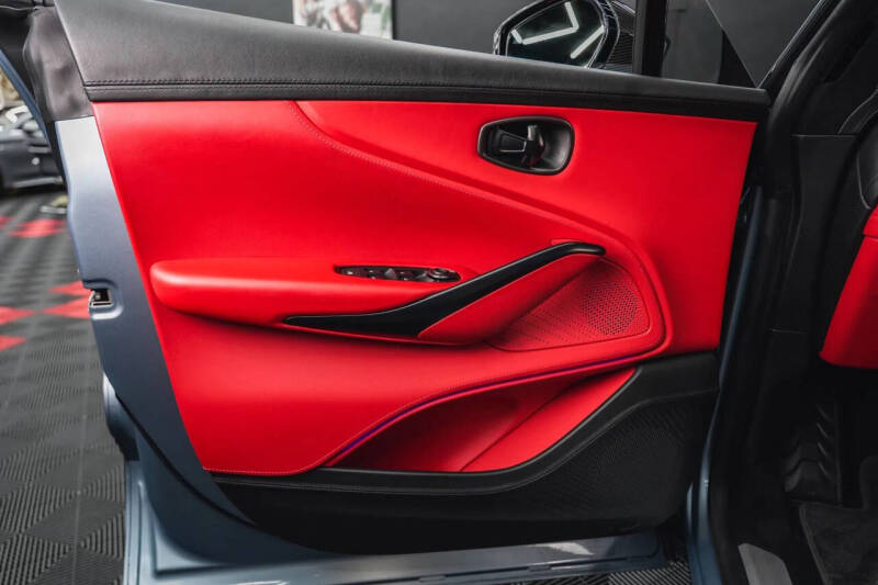 2021 Aston Martin DBX