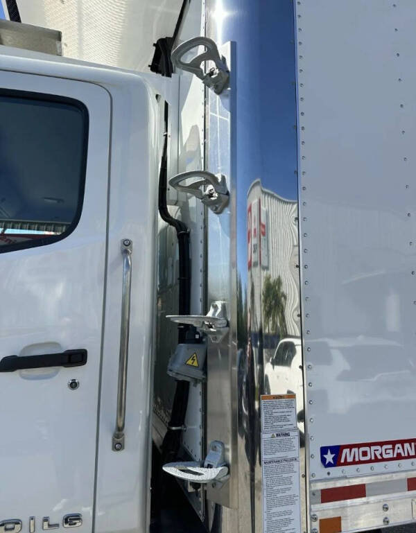 2025 Hino L6