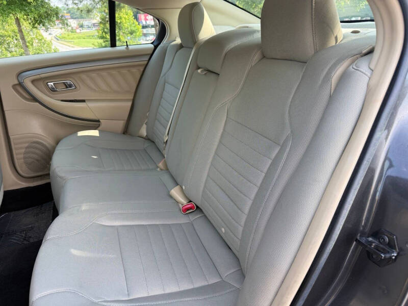 2016 Ford Taurus SE