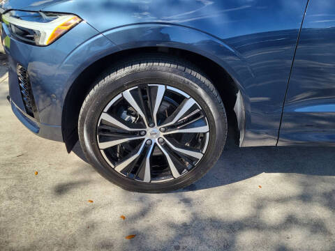 2024 Volvo XC60 B5 Plus Dark Theme