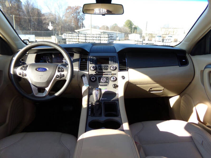 2014 Ford Taurus SE photo 9