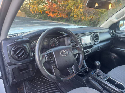 2016 Toyota Tacoma SR