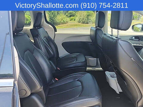 2024 Chrysler Pacifica Plug-In Hybrid Select
