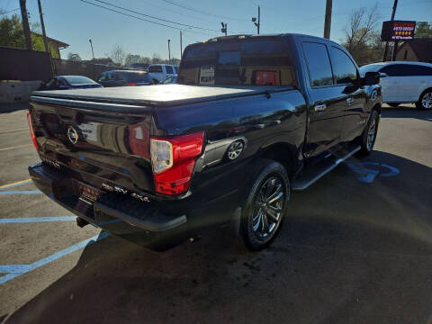 2017 Nissan Titan SV