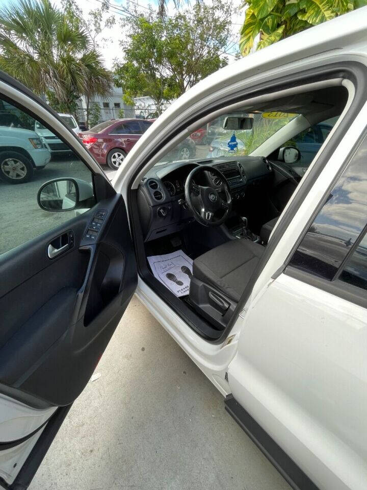 2013 VOLKSWAGEN Tiguan SUV / Crossover - $5,495