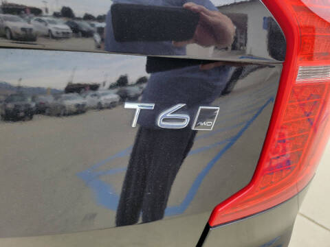 2017 Volvo XC90 T6 Momentum