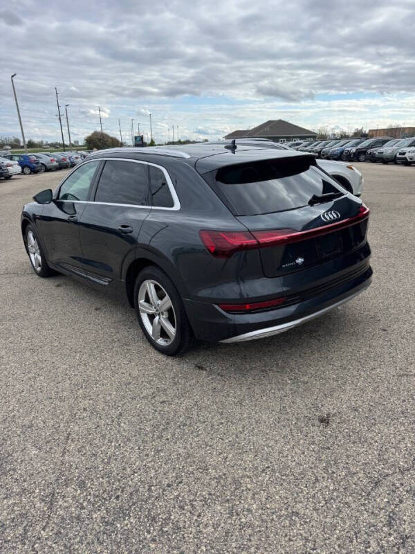 2019 Audi e-tron quattro Premium Plus