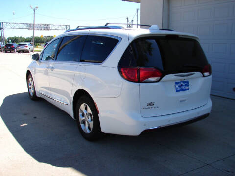 2017 Chrysler Pacifica Touring-L Plus