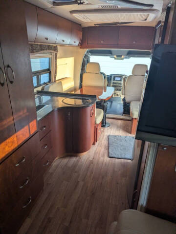 2012 Leisure Travel S24CB