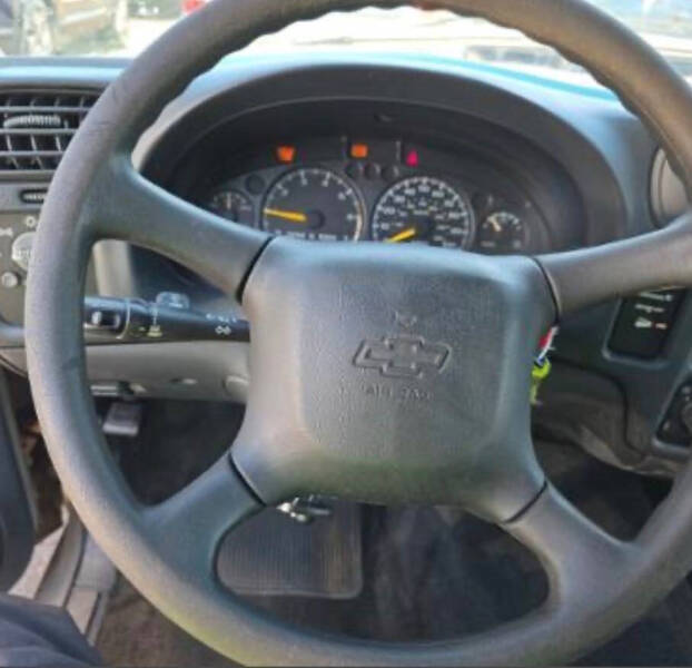 2000 Chevrolet S-10 LS