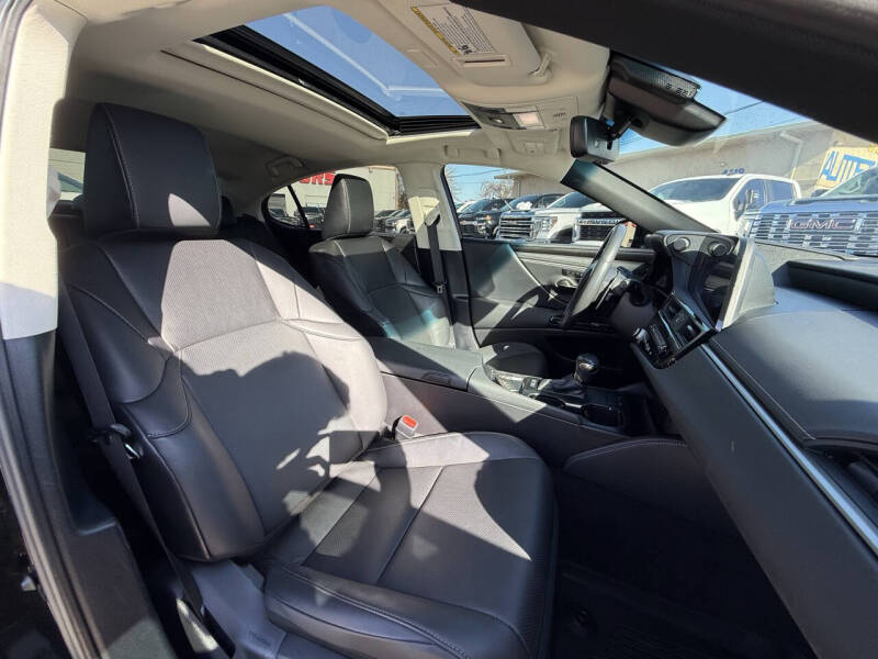 2024 Lexus ES 300h F SPORT Design