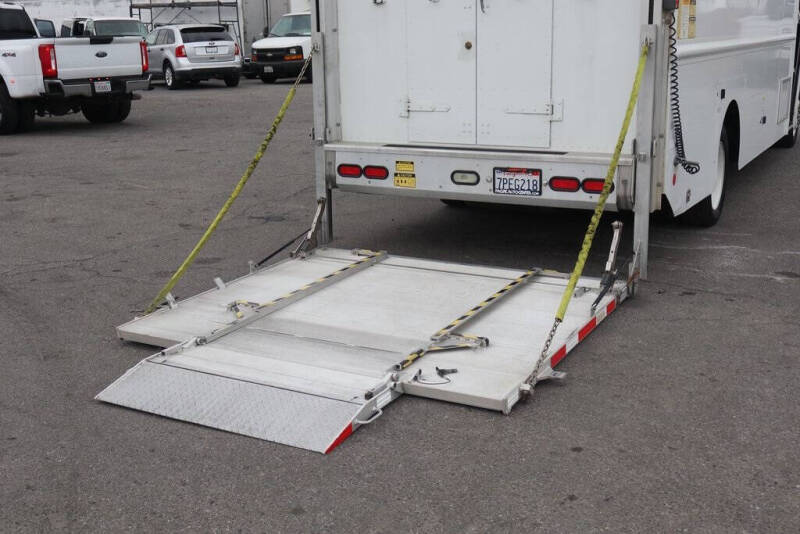 2015 Freightliner MT45 Chassis