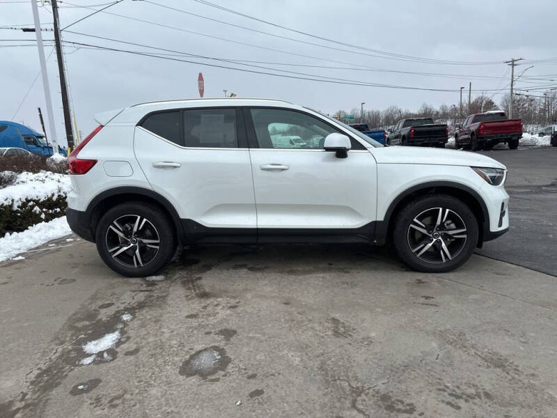 2025 Volvo XC40 B5 Core Bright Theme