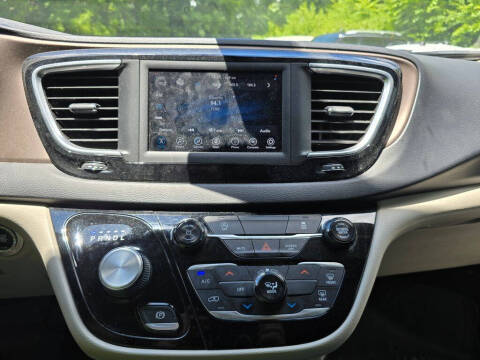 2020 Chrysler Voyager LXi
