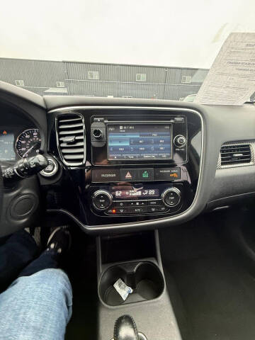 2015 Mitsubishi Outlander SE