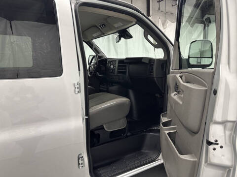 2025 Chevrolet Express LT 3500